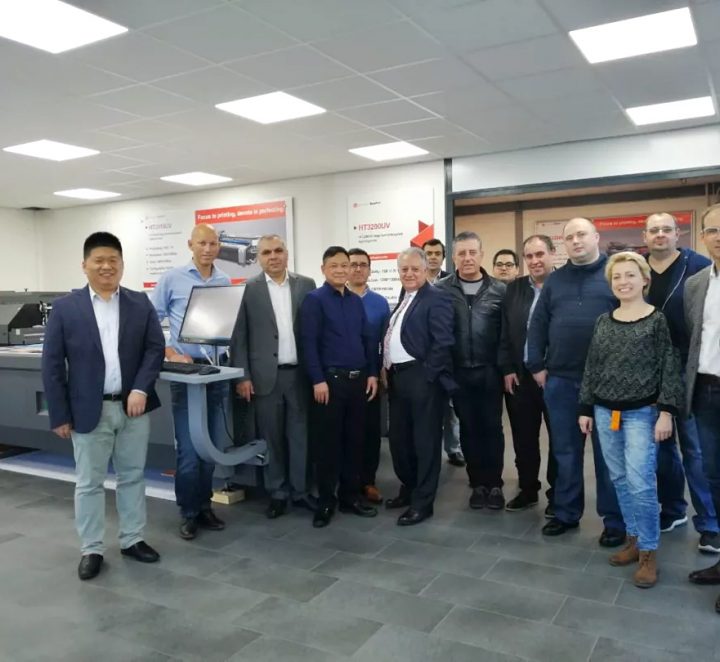 Европейская премьера новейших УФ-принтеров HandTop