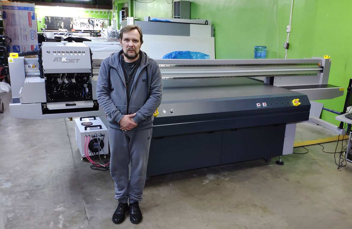 Запуск планшетного УФ-принтера Sprinter TC-F2132 в подмосковной РПК Запуск планшетного УФ-принтера Sprinter TC-F2132 в подмосковной РПК