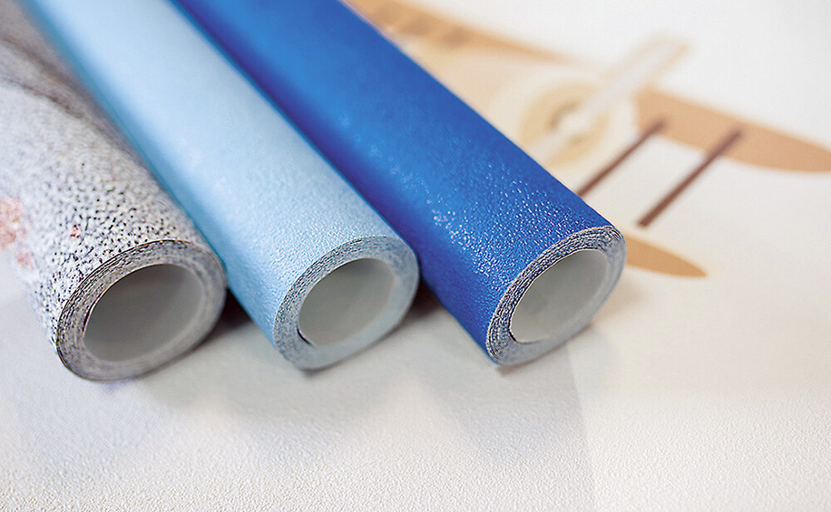 Сейчас обои различаются не только рисунку, но и по типу материала, текстуре, наличию или отсутствию рельефа и размеру Акцент - на стены