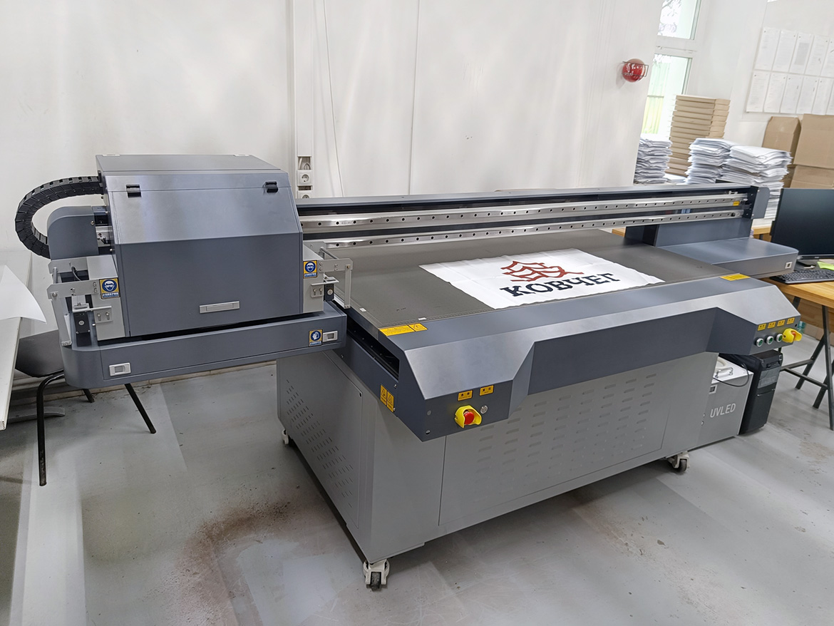 Инсталляция УФ-принтера ARK-JET UV1610 G5i в типографии из Наро-Фоминска