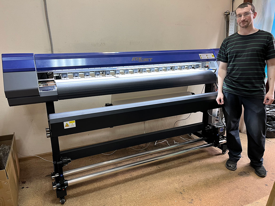 Уже второй ARK-JET SOL 1600 на производстве фотообоев в Москве Уже второй ARK-JET SOL 1600 на производстве фотообоев в Москве